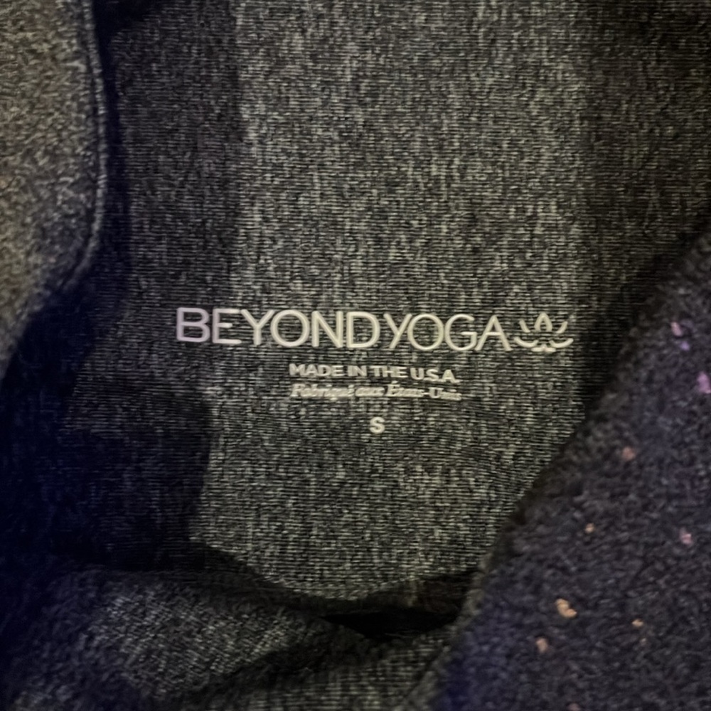 3/$15. Beyond Yoga Leggings S - Picture 2 of 4